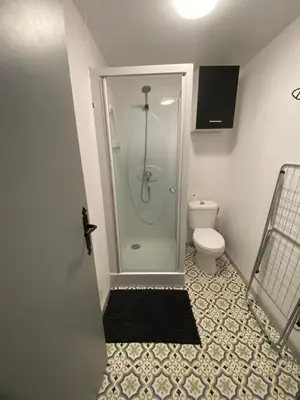 Salle de bains dans l'établissement Appartement F1