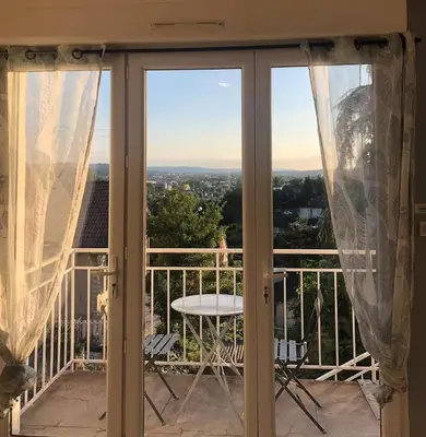 Balcon ou terrasse dans l'établissement Joli petit appartement sur les hauteurs de BRIVE