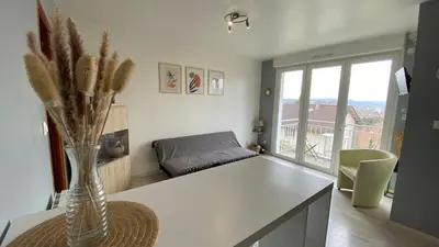 Un ou plusieurs lits dans un hébergement de l'établissement Joli petit appartement sur les hauteurs de BRIVE