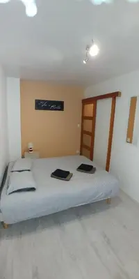 Un ou plusieurs lits dans un hébergement de l'établissement Joli petit appartement sur les hauteurs de BRIVE