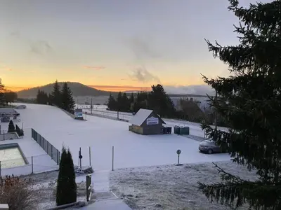 L'établissement Appartement duplex 8 pers à Super-Besse avec wifi et piscine chauffée en hiver