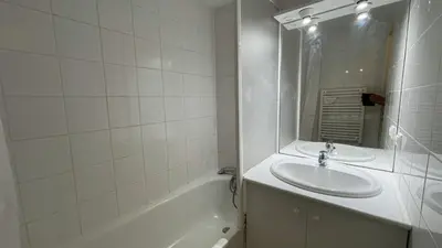 Salle de bains dans l'établissement Gîte du bosquet
