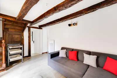 Coin salon dans l'établissement Maison moderne, en pierre avec terrasse pour 6