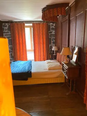 Un ou plusieurs lits dans un hébergement de l'établissement Chambre avec du charme