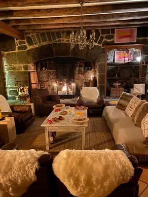 Coin salon dans l'établissement Chambre avec du charme