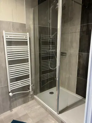 Salle de bains dans l'établissement L'Ajasserie d'Orcival