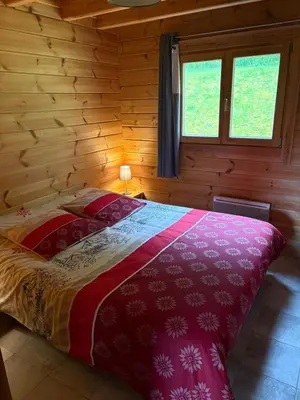 Un ou plusieurs lits dans un hébergement de l'établissement Le Chalet de Lintignat
