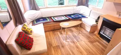 Coin salon dans l'établissement La Petite Maison dans La Mégie Tiny House