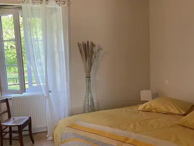 Un ou plusieurs lits dans un hébergement de l'établissement Maison de Charme avec Jardin à Jayac - FR-1-616-465