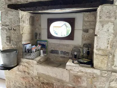 Cuisine ou kitchenette dans l'établissement Maison de Charme avec Jardin à Jayac - FR-1-616-465