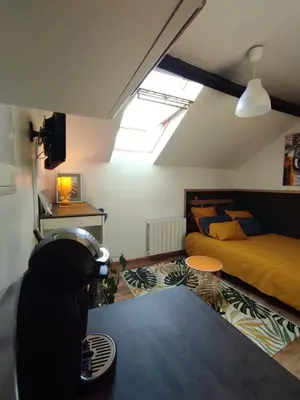 Coin salon dans l'établissement AgréableStudio, cœurdeSouillac, tidordognehomes