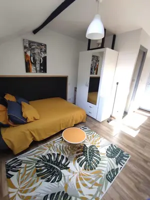 Coin salon dans l'établissement AgréableStudio, cœurdeSouillac, tidordognehomes