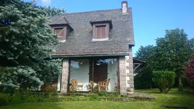 Jardin de l'établissement Maison récente type traditionnelle 9 couchages