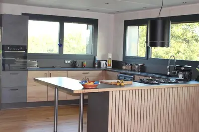 Cuisine ou kitchenette dans l'établissement Écolodge Entre Nature & Silence Au Coeur du Quercy