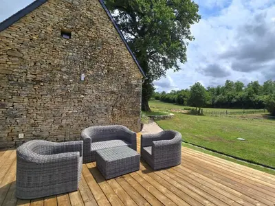Coin salon dans l'établissement Maison climatisée avec piscine privée, wifi et parking, animaux bienvenus - FR-1-616-456