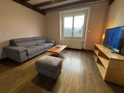 Télévision ou salle de divertissement dans l'établissement Maison individuelle à deux pas du château de Pompadour et de l'hippodrome !