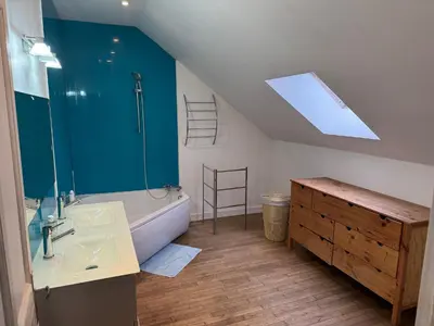 Salle de bains dans l'établissement Maison individuelle à deux pas du château de Pompadour et de l'hippodrome !