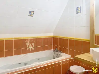 Salle de bains dans l'établissement La Cambuzière