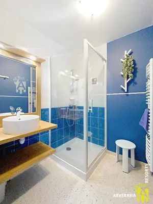 Salle de bains dans l'établissement La Cambuzière