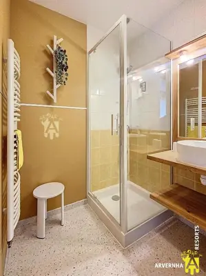 Salle de bains dans l'établissement La Cambuzière
