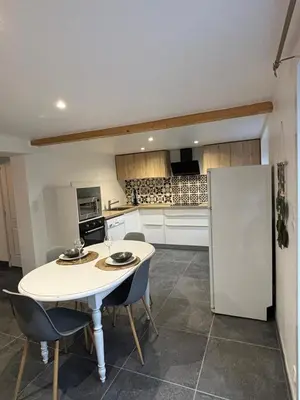 Cuisine ou kitchenette dans l'établissement Maison Alfred