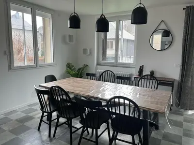 Coin salon dans l'établissement Grand Gîte le Skieur à Besse