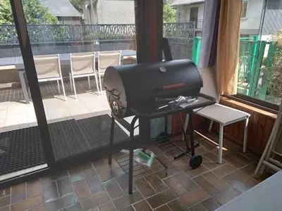 Barbecue disponible mis à disposition des clients de la maison de vacances