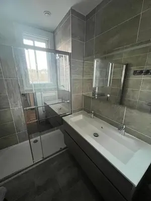 Salle de bains dans l'établissement Grand Gîte le Skieur à Besse