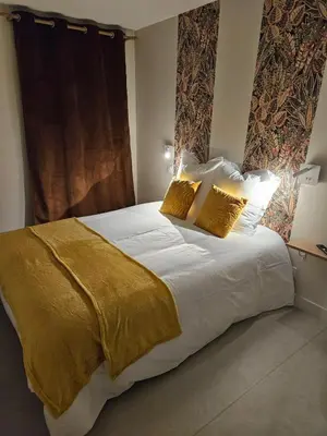 Un ou plusieurs lits dans un hébergement de l'établissement Auberge du Prieuré