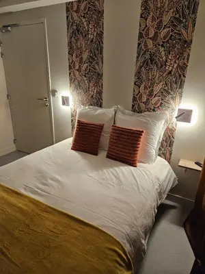 Un ou plusieurs lits dans un hébergement de l'établissement Auberge du Prieuré