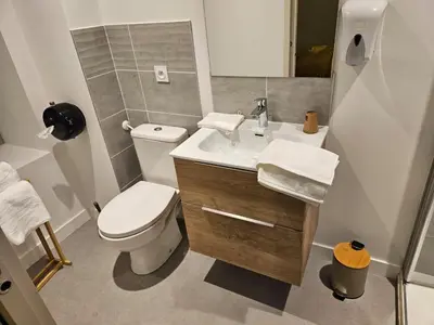 Salle de bains dans l'établissement Auberge du Prieuré