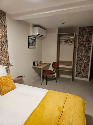 Un ou plusieurs lits dans un hébergement de l'établissement Auberge du Prieuré