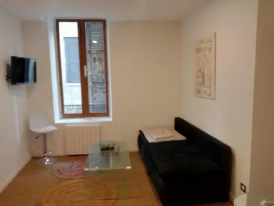 Télévision ou salle de divertissement dans l'établissement Sasha