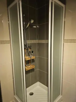 Salle de bains dans l'établissement SensAura