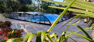 Piscine de l'établissement SensAura ou située à proximité