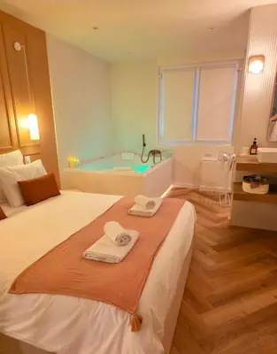 Un ou plusieurs lits dans un hébergement de l'établissement Le Boudoir d'Elba - Balneotherapie & terrasse