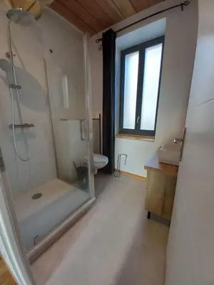 Salle de bains dans l'établissement La Parenthèse Romane