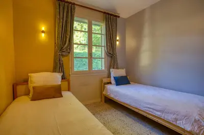 Un ou plusieurs lits dans un hébergement de l'établissement Maison 3 ch calme, jardin, Le nid des Chênes