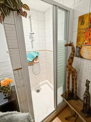 Salle de bains dans l'établissement Maison de Village au cœur de Laroquebrou