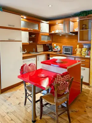 Cuisine ou kitchenette dans l'établissement Maison de Village au cœur de Laroquebrou