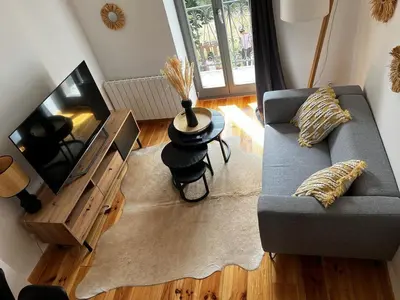 Télévision ou salle de divertissement dans l'établissement Le duplex Cornadore