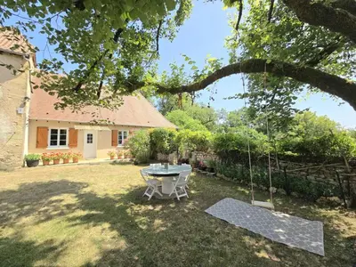 Jardin de l'établissement Gîte de charme avec cheminée en Dordogne - FR-1-616-466