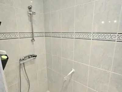 Salle de bains dans l'établissement Gîte de charme avec cheminée en Dordogne - FR-1-616-466