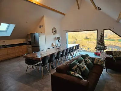 Cuisine ou kitchenette dans l'établissement Logement proche Bourboule 12 personnes