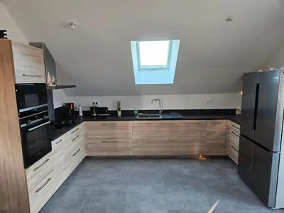 Cuisine ou kitchenette dans l'établissement Logement proche Bourboule 12 personnes