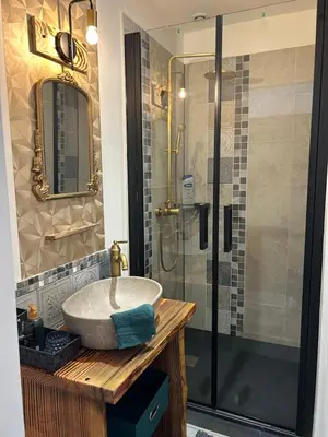 Salle de bains dans l'établissement Agréable MAISON familiale - Terrasse - 4 Chambres - 2 SDB - Limoges