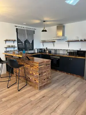Cuisine ou kitchenette dans l'établissement Agréable MAISON familiale - Terrasse - 4 Chambres - 2 SDB - Limoges