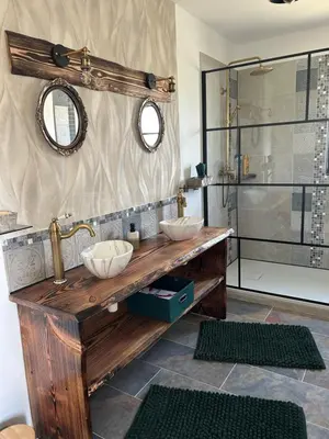 Salle de bains dans l'établissement Agréable MAISON familiale - Terrasse - 4 Chambres - 2 SDB - Limoges