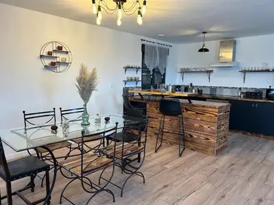 Cuisine ou kitchenette dans l'établissement Agréable MAISON familiale - Terrasse - 4 Chambres - 2 SDB - Limoges