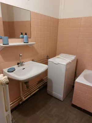 Salle de bains dans l'établissement Saint Eloi habitat